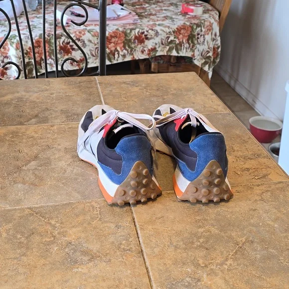 New Balance Mens 327 Tennis Shoes - Picture 3 of 6